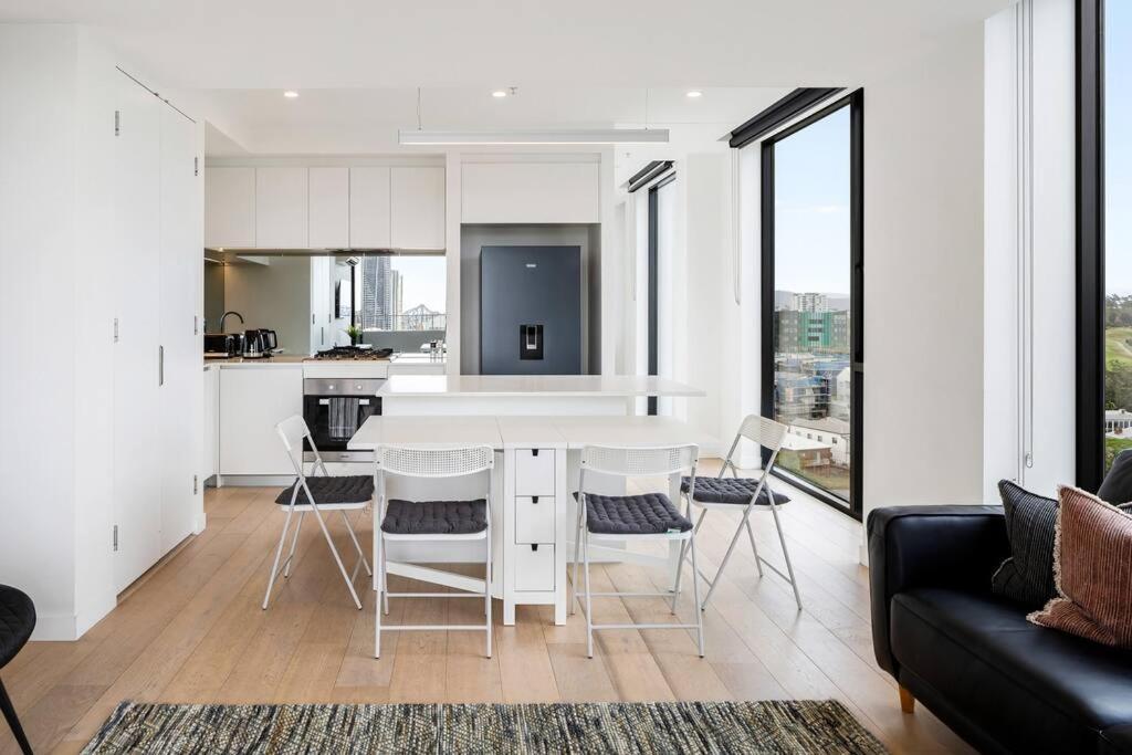 Springhill Close To Cbd 2b1b And Parking